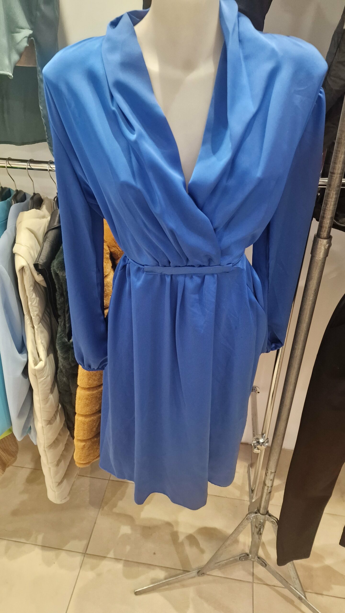 Robe asymétrique satinée